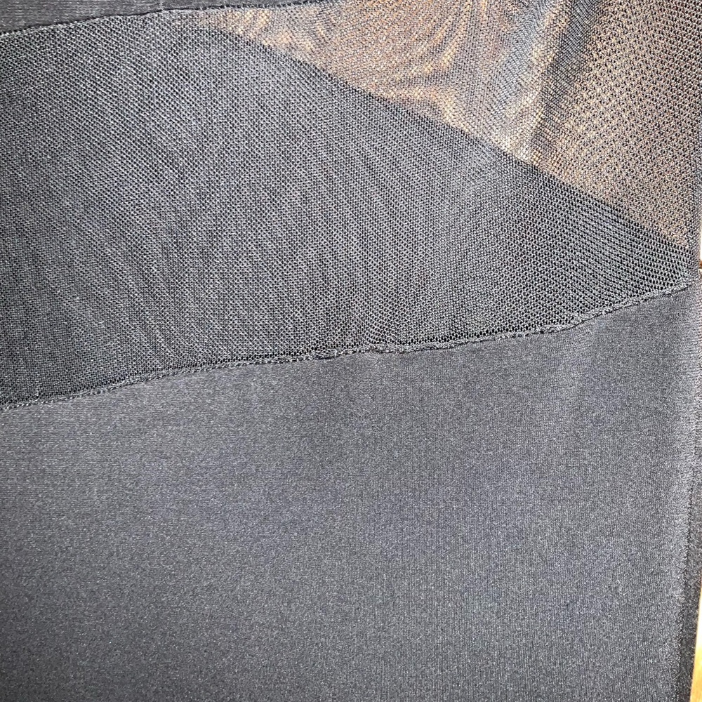 Elegant Black Sleeveless Dress - Picture 4 of 4